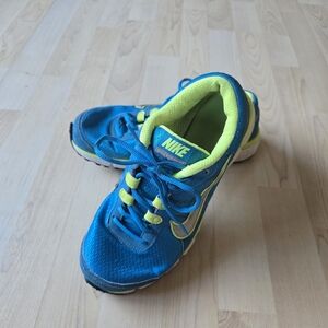 Nike Dual Fusion Sneakers Size 9